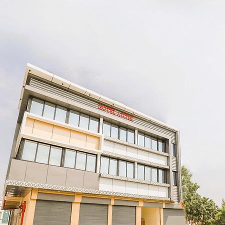 Stayguru Hotel Atithi Bhuj Buitenkant foto