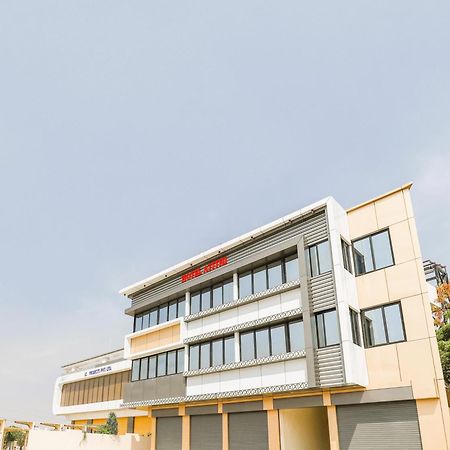 Stayguru Hotel Atithi Bhuj Buitenkant foto