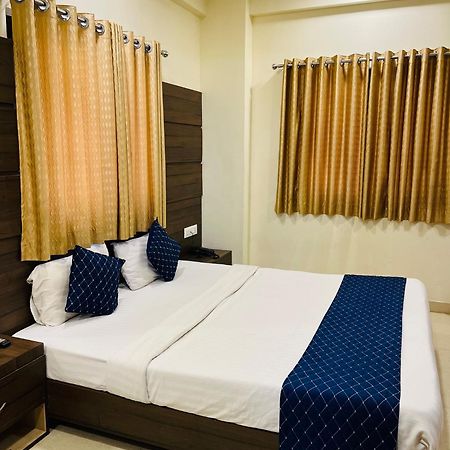 Stayguru Hotel Atithi Bhuj Buitenkant foto
