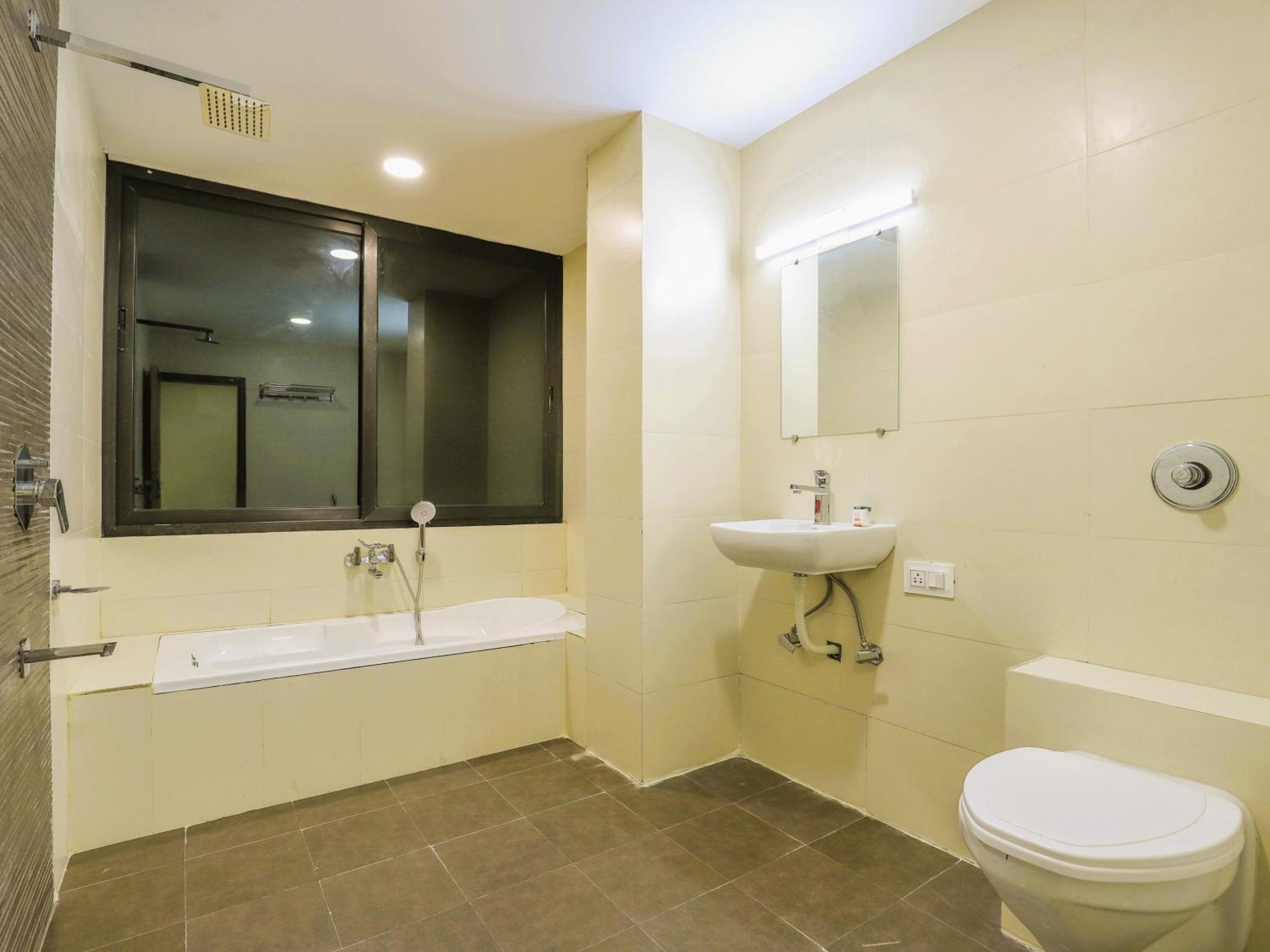 Stayguru Hotel Atithi Bhuj Buitenkant foto
