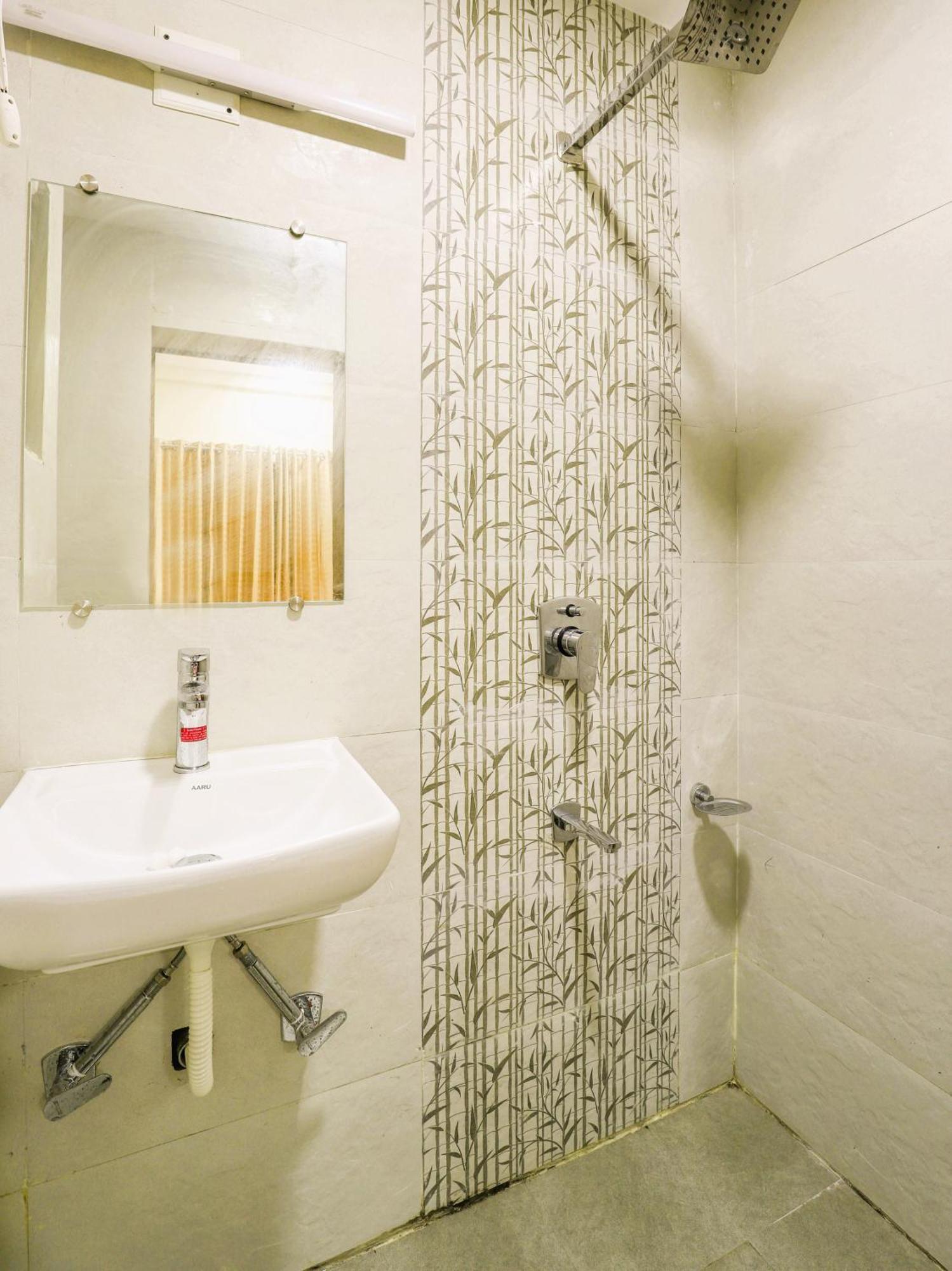 Stayguru Hotel Atithi Bhuj Buitenkant foto