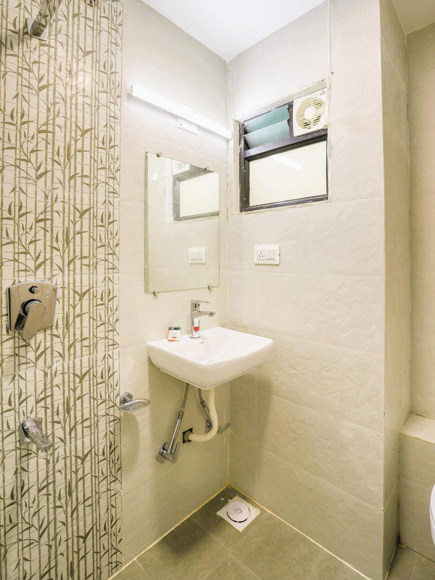 Stayguru Hotel Atithi Bhuj Buitenkant foto