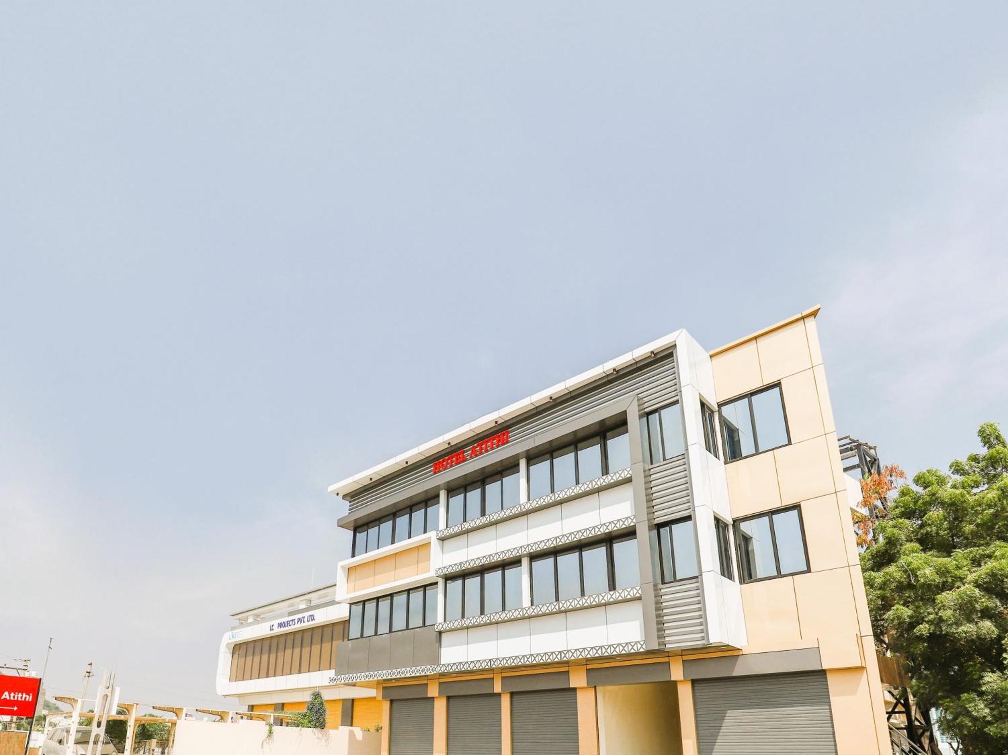 Stayguru Hotel Atithi Bhuj Buitenkant foto