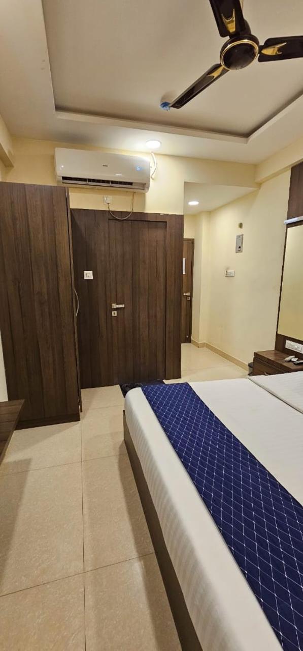 Stayguru Hotel Atithi Bhuj Buitenkant foto