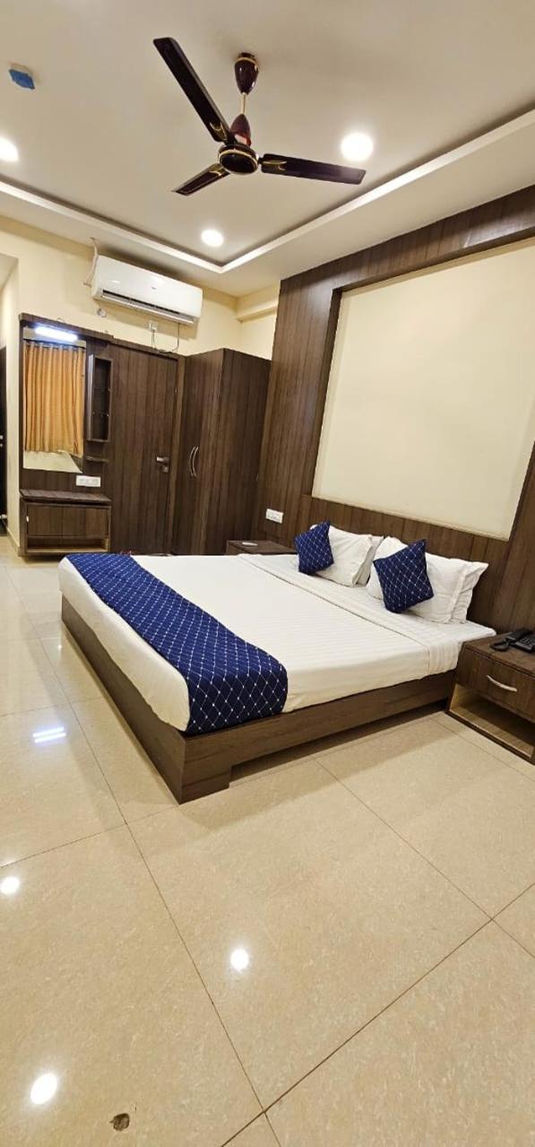 Stayguru Hotel Atithi Bhuj Buitenkant foto