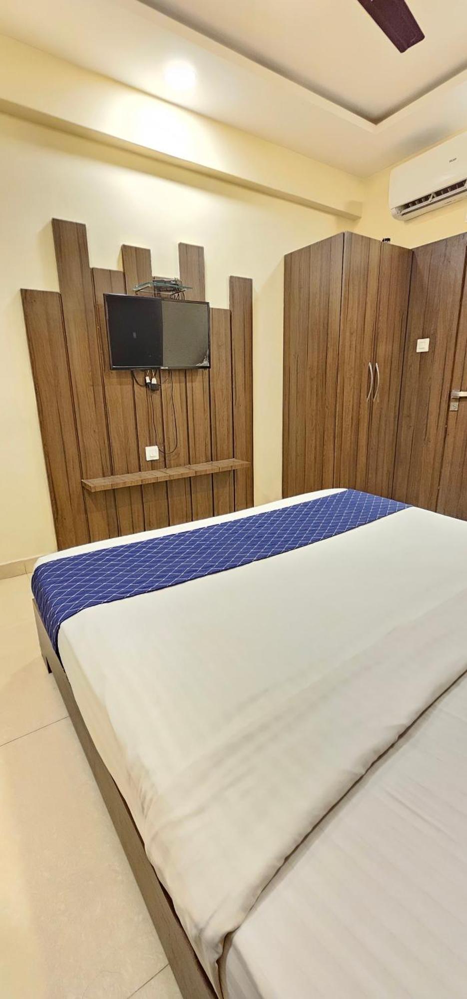Stayguru Hotel Atithi Bhuj Buitenkant foto