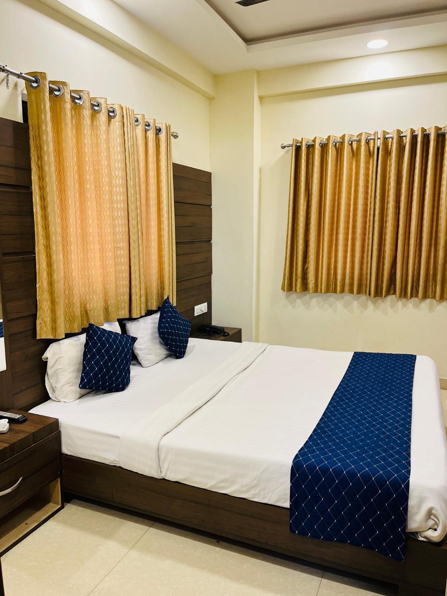 Stayguru Hotel Atithi Bhuj Buitenkant foto